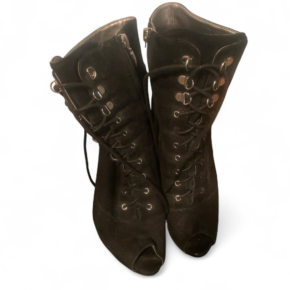 GUESS WOMEN’S BLACK LACE-UP BOOTS 🔥🔥🔥🔥